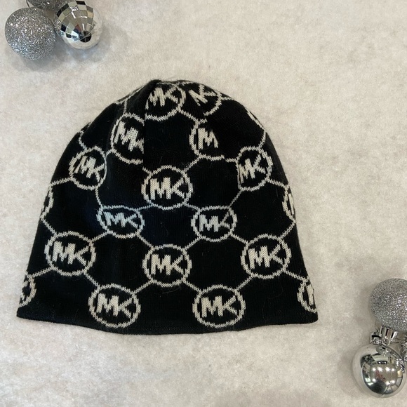 Michael Kors Monogram Black and White Beanie - Picture 1 of 3